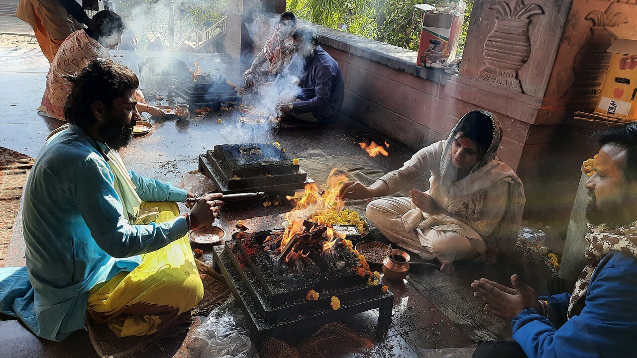 Sacred Vedic fire ceremony Yagya at Arunachala